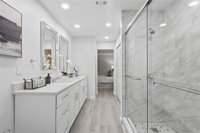 Building Photo - 300 E Sweetwater Creek Dr