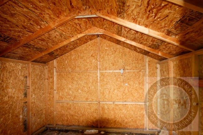 Building Photo - Discover this 3- Bd, 2.5-Ba Omaha, NE,