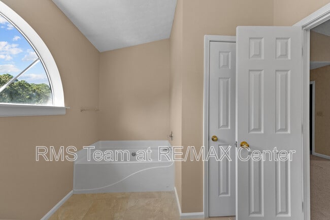 Building Photo - 3525 Park Bluff Ln NW