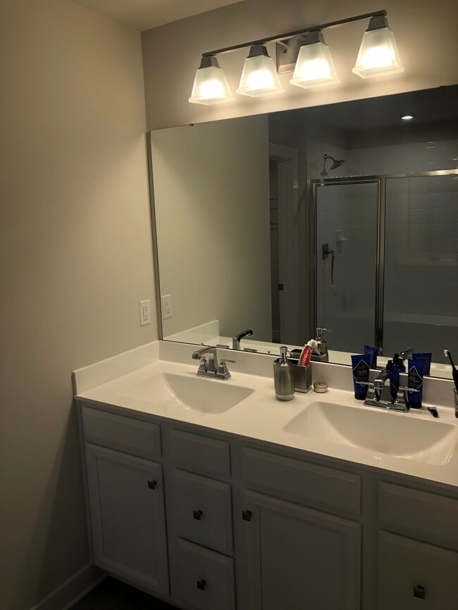 Building Photo - 2198 Craven Ln