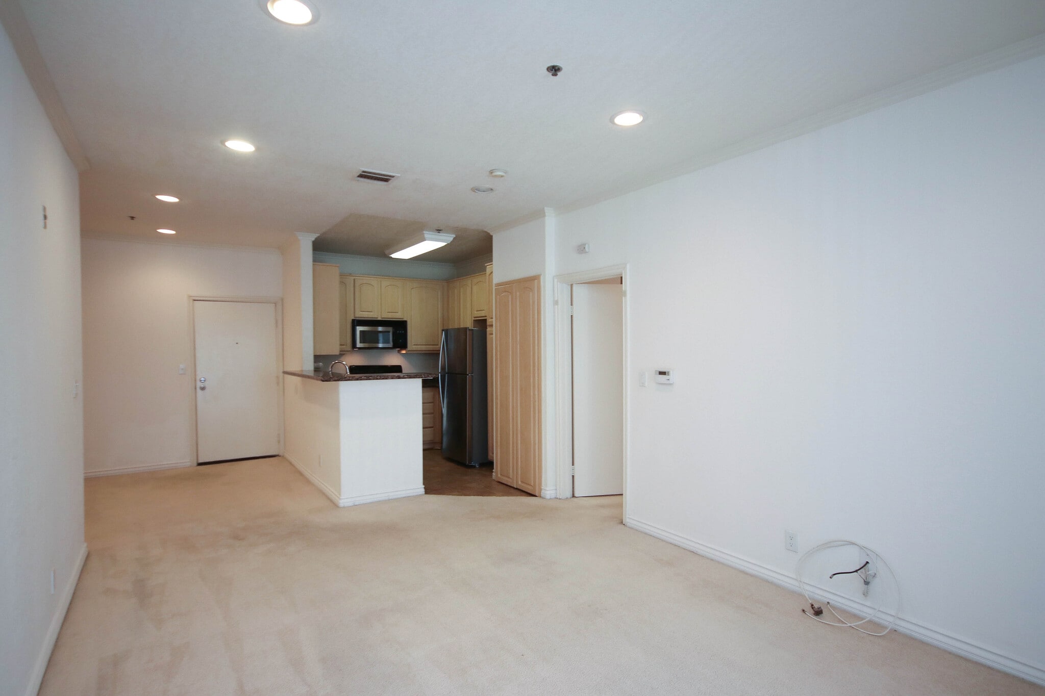 Building Photo - 300 N El Molino Ave