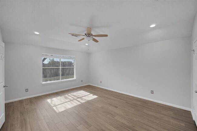 Building Photo - 14911 Englebrook Dr