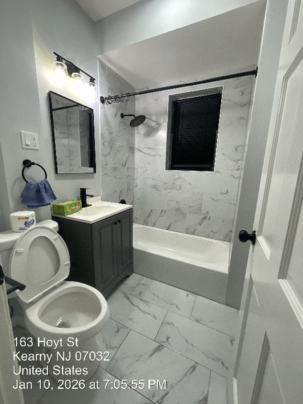 Building Photo - 165-165 Hoyt St