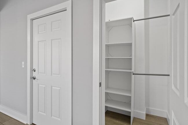 Building Photo - 106 N Main St