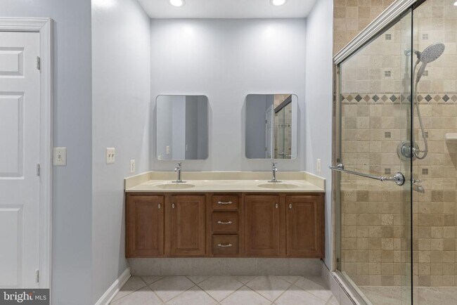 Building Photo - 1725 Gatehouse Ct