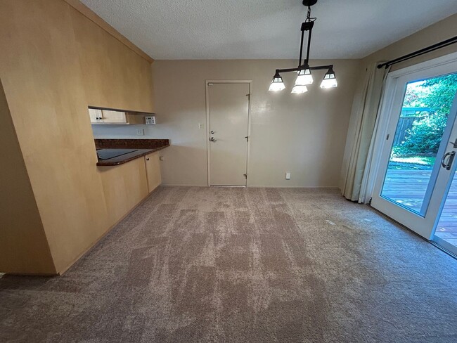 Building Photo - Nice Single Level Home with Attached Garag...