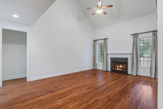 Building Photo - Beautiful 4 Bedroom in Hamlin Plantation -...