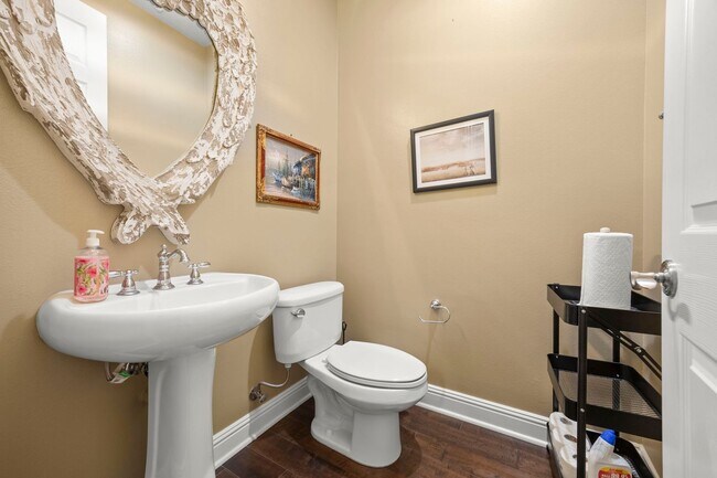 Building Photo - Exquisite Luxury Living in the Moorpark Co...