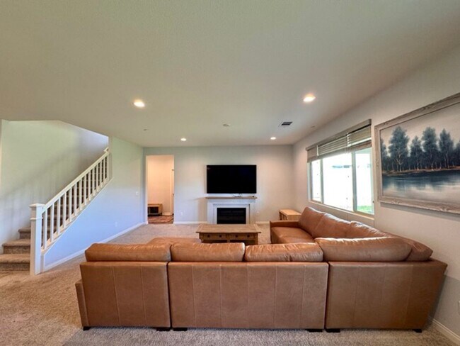 Building Photo - Welcome to this stunning two-story home located in the desirable Spencers Crossing community of M...