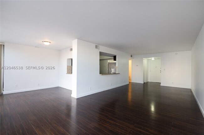 Building Photo - 1000 Parkview Dr