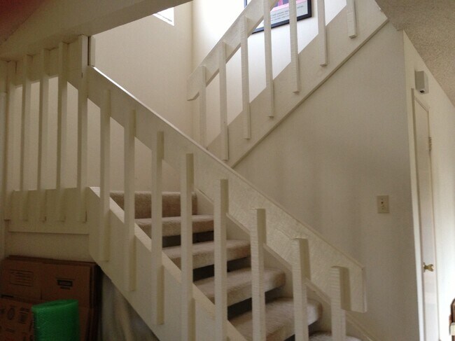 3 bedrooms upstairs, 1 bedroom/office downstairs - 2448 Parkway Dr