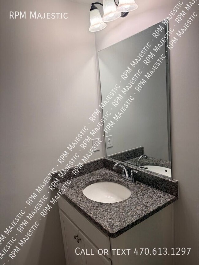Building Photo - 925 Lakehaven Ln