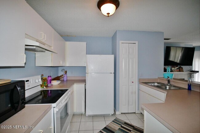 Building Photo - 200 Ironwood Dr