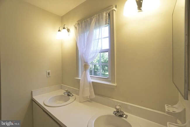 Building Photo - 1703 Smedley Ct