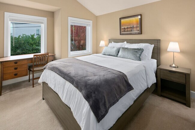 Building Photo - 113 27th Ave S