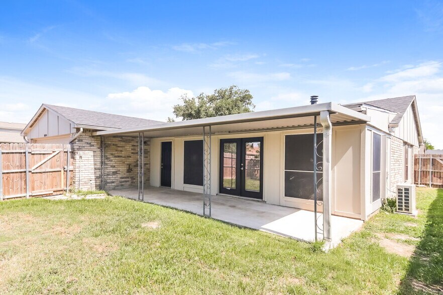 Building Photo - 8806 Linda Vista Dr