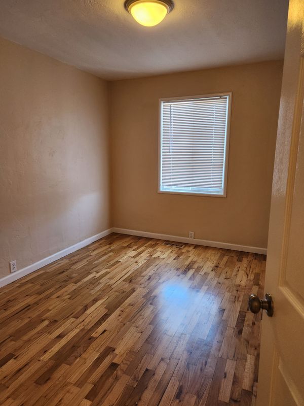Building Photo - 1605 Flores St