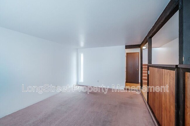 Building Photo - 1950 NW Hayes Ave