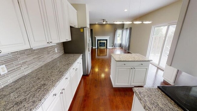 Building Photo - 292 Sandrock Ct