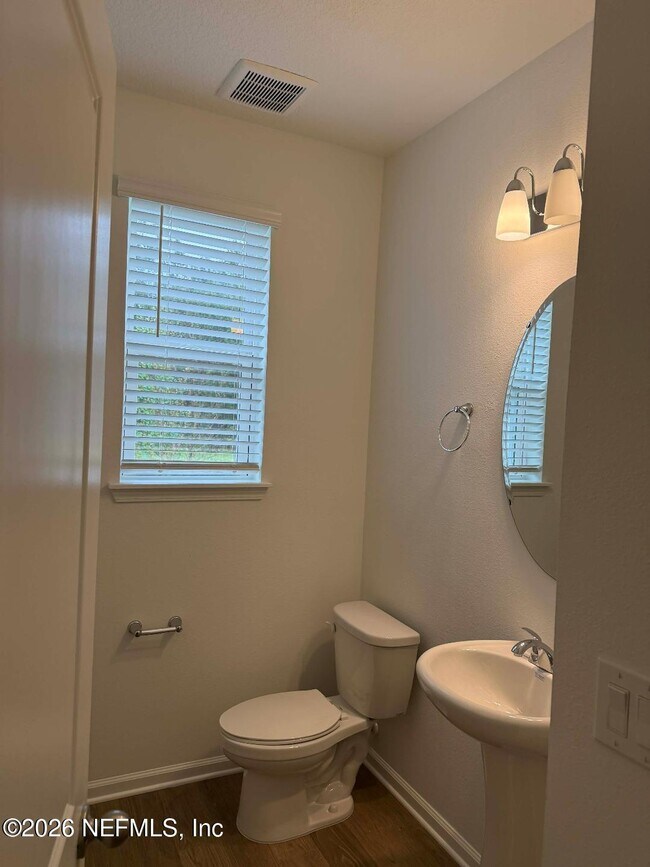 Building Photo - 403 Woods Ln