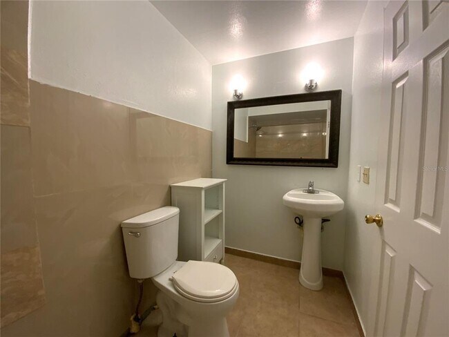 Building Photo - 17502 E Colonial Dr