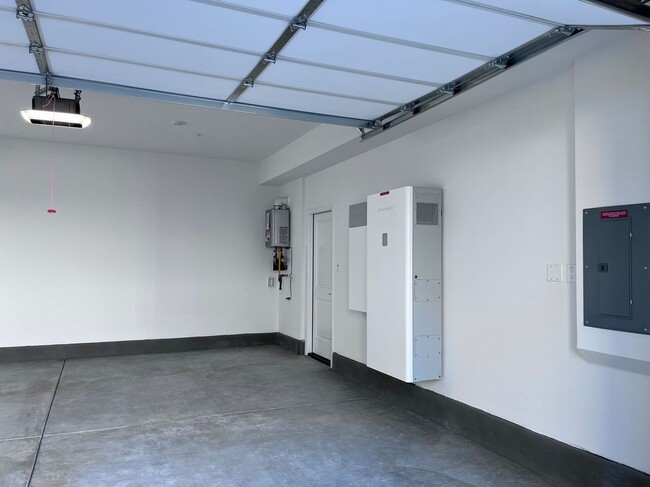 Building Photo - 4077 Pomelo Dr