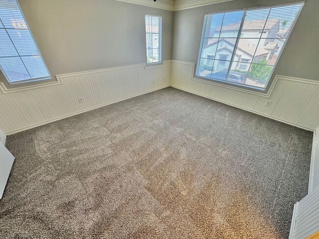 Building Photo - THIS IS A CHARMING TWO-STORY NORTH LAS VEG...