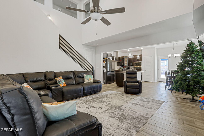 Building Photo - 12622 Zollinger Ave