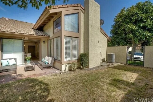 Building Photo - Two Bedroom, Two Bathroom Home for 12-mont...