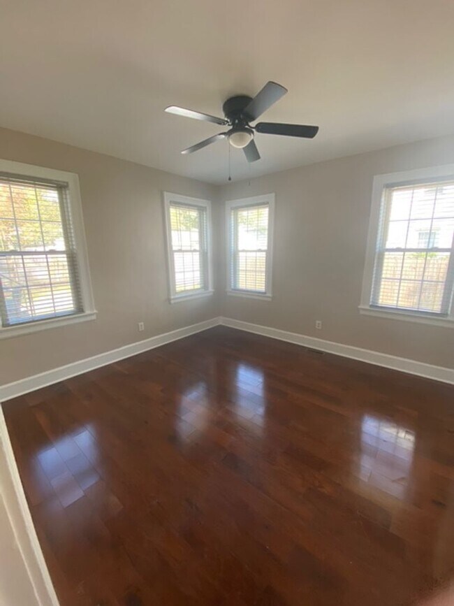 Building Photo - 715-717 Sims Ave