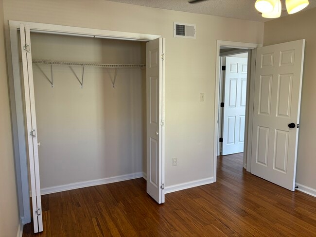 Building Photo - 4513 Tabony St