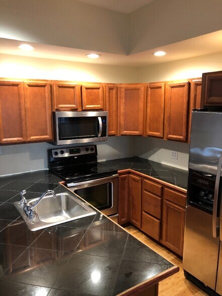 Building Photo - 1534 3rd Ave