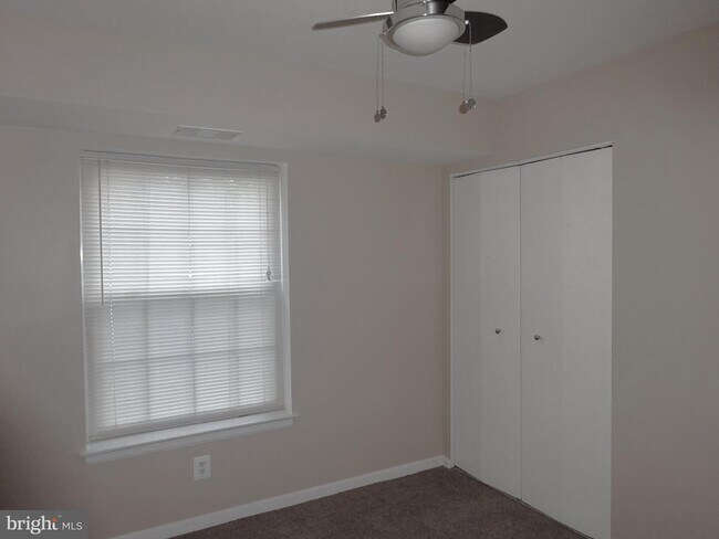 Building Photo - 5801 Cove Landing Rd