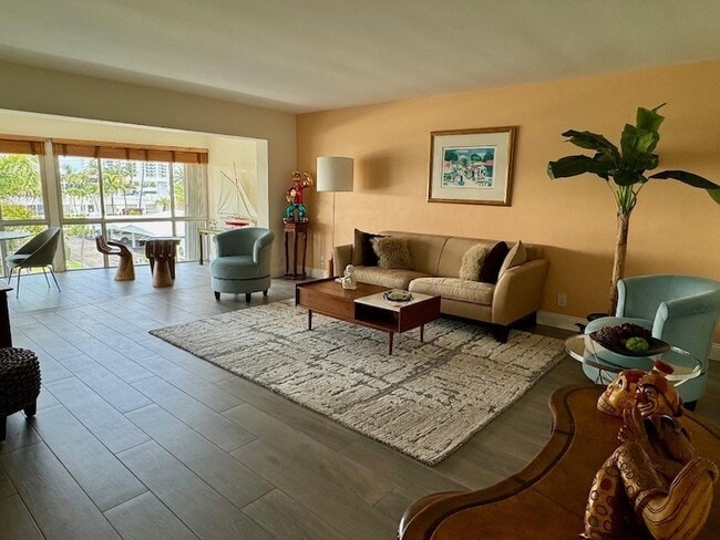 Building Photo - 3051 NE 47th Ct