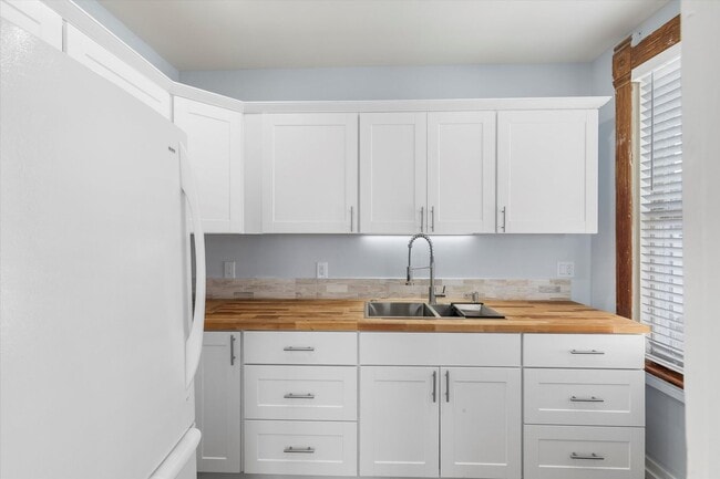 Building Photo - 532 Fleming St