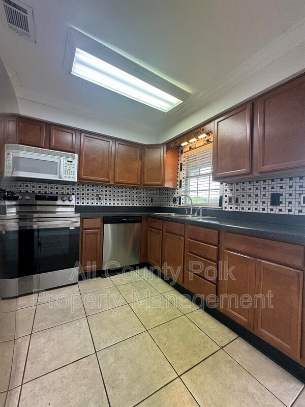 Building Photo - 1920 E Edgewood Dr