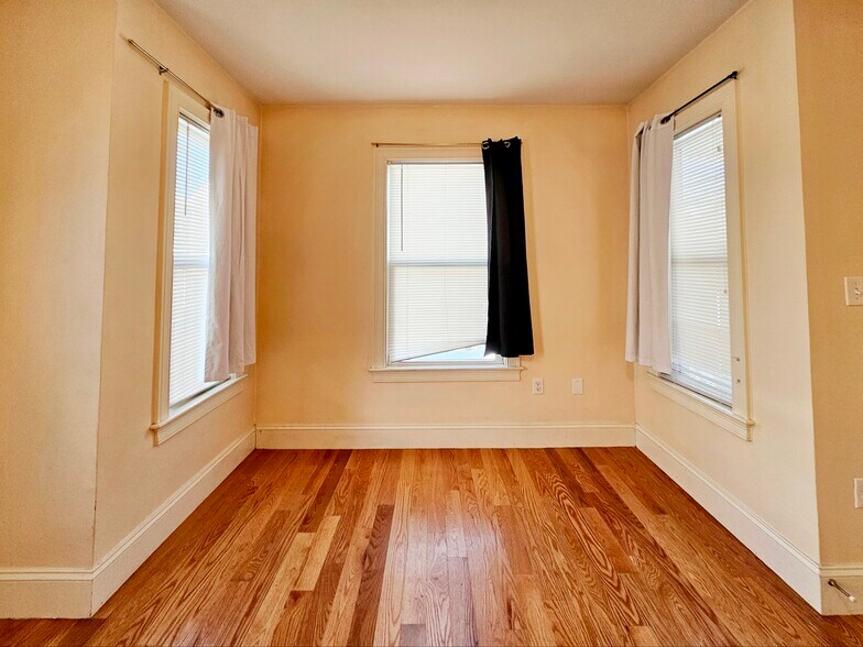 Building Photo - 35 Pratt St