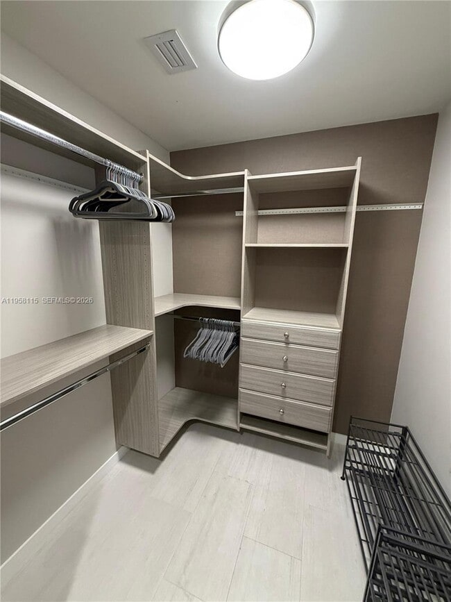 Building Photo - 1000 Brickell Plaza