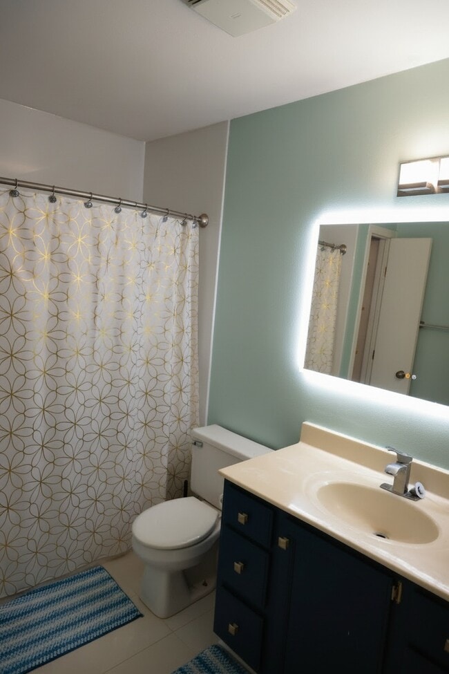 Building Photo - 206 N High Point Rd