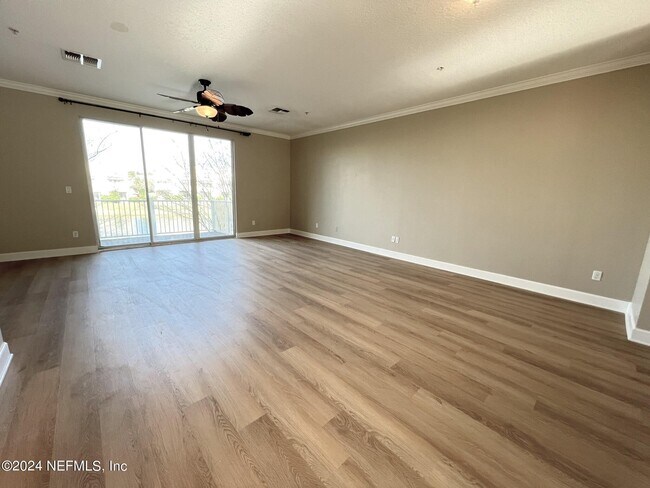 Building Photo - 4462 Ellipse Dr