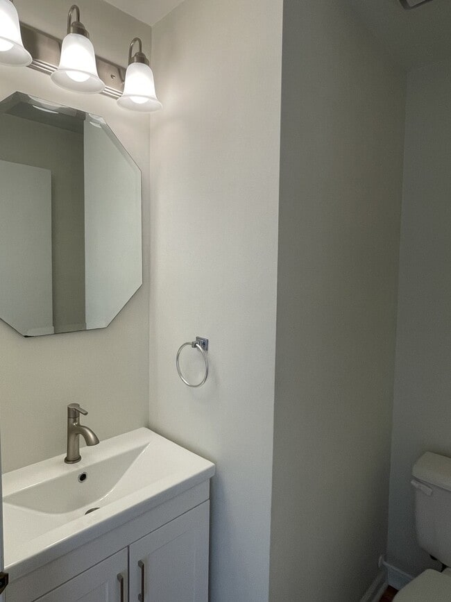 Building Photo - 4440 Larkspur Ln