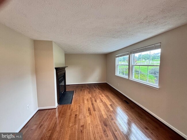 Building Photo - 3001 Gatepost Ln