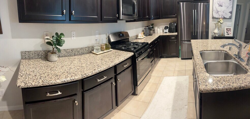 Building Photo - 1432 S Hart Dr