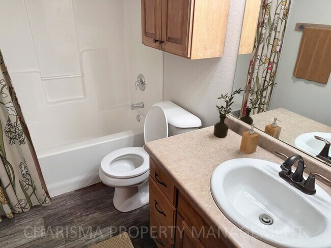 Building Photo - 4 BEDROOM, 2 BATH TOWN HOME, PET FRIENDLY, AMENITY FILLED, DOUBLE ATTACHED GARAGE!