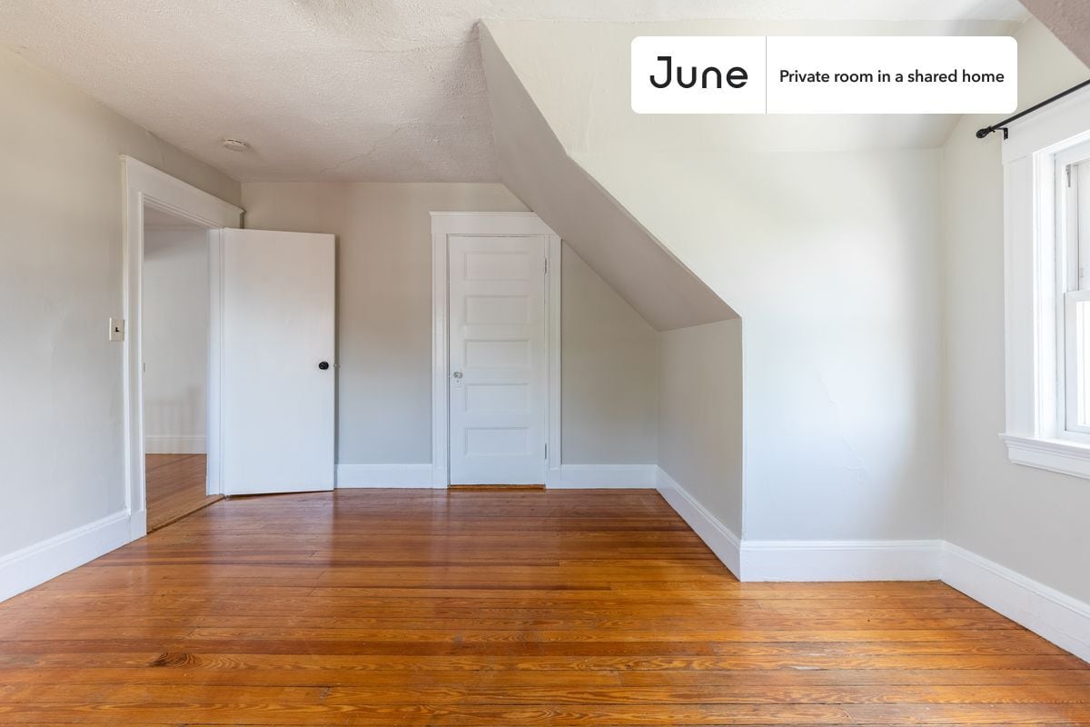 Building Photo - Room in Shared 9 bed/2 bath home in Brighton