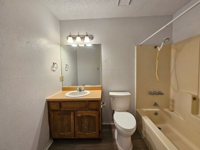 Building Photo - 2209 Dickens Dr