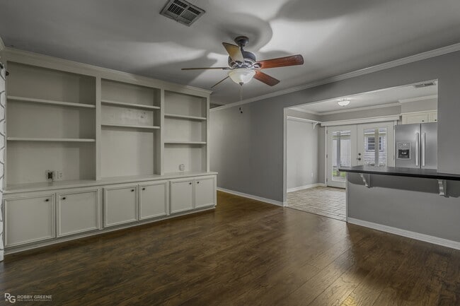 Building Photo - 1602 San Saba St