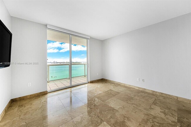 Building Photo - 1800 N Bayshore Dr