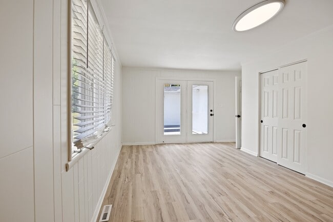 Building Photo - 4321 W Whiteland Rd