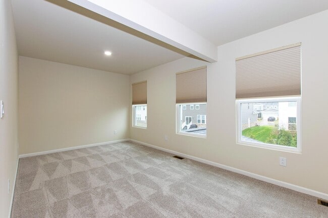 Building Photo - 717 Risdon Trail S